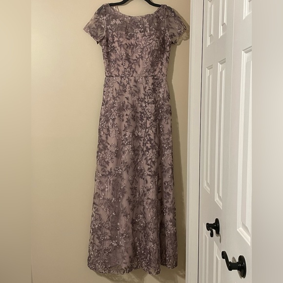 La Femme lace gown size 6 - Picture 3 of 5